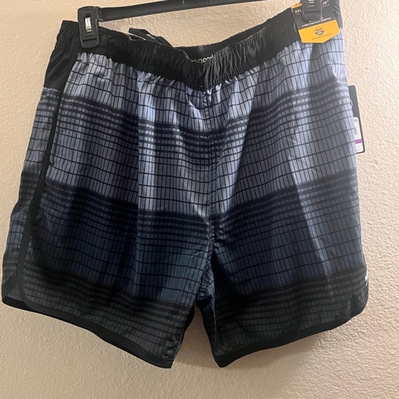 Men’s Speedo swim trunks size XXL - Picture 2 of 2